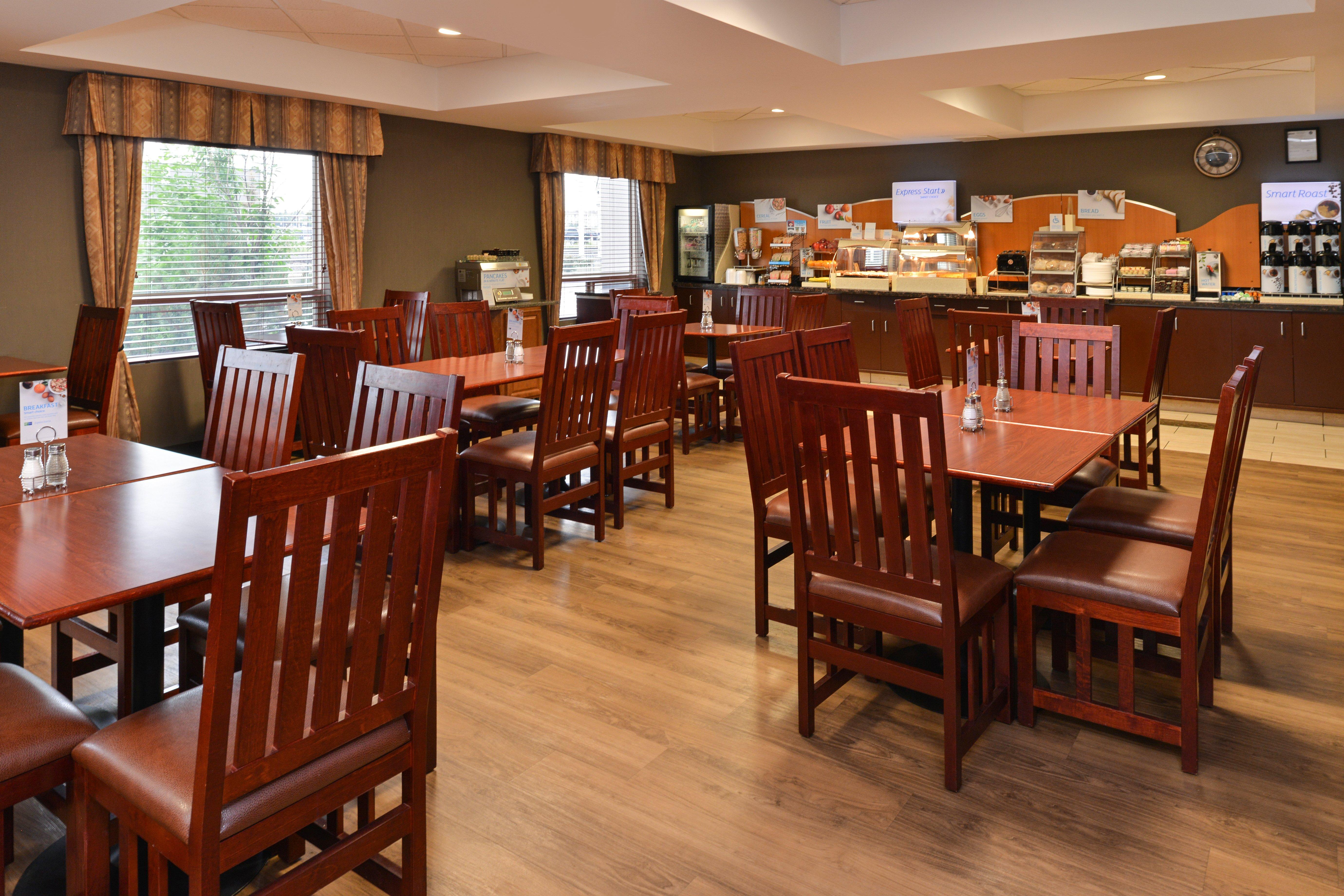 Holiday Inn Express Edmonton North By Ihg Exterior foto