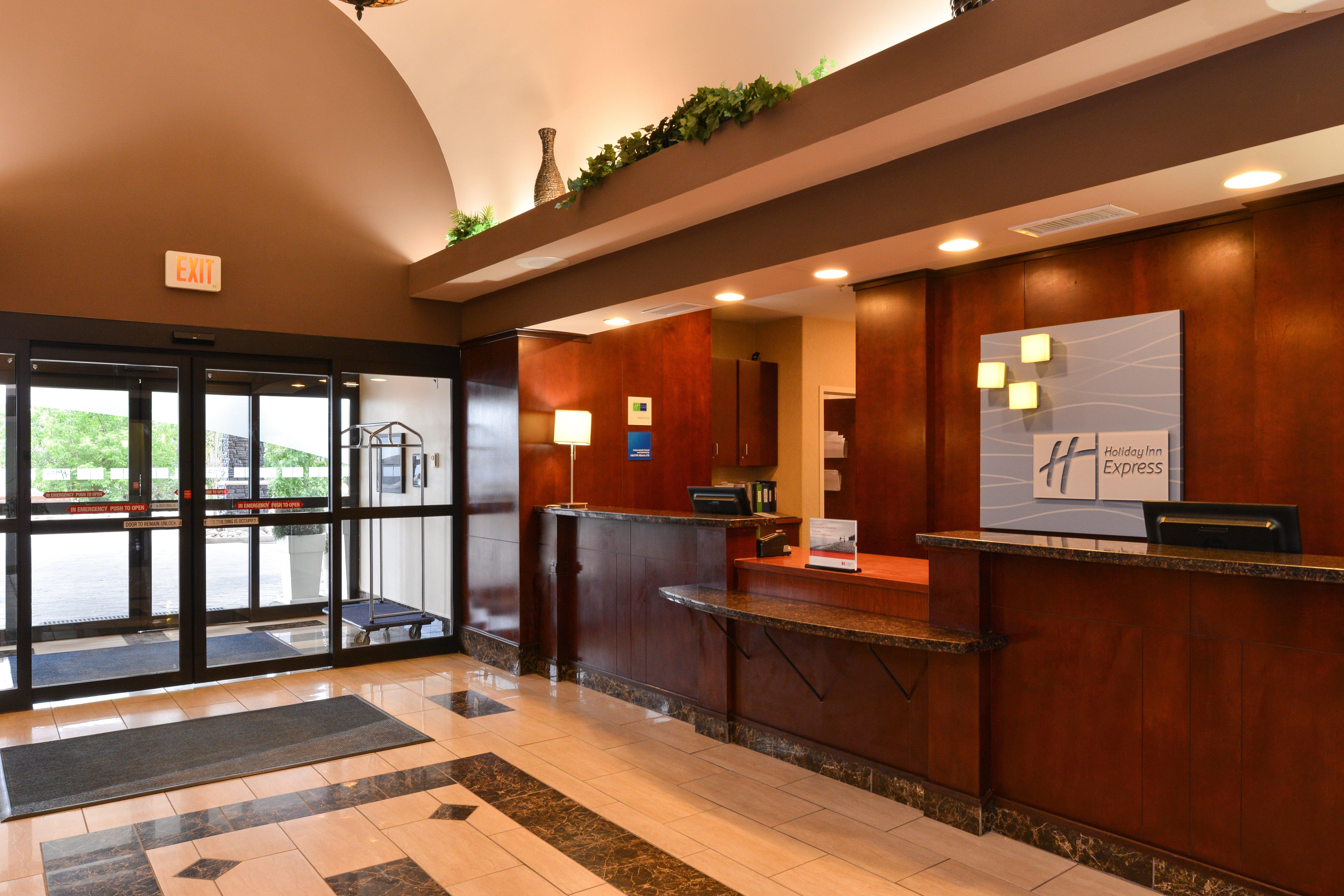 Holiday Inn Express Edmonton North By Ihg Exterior foto